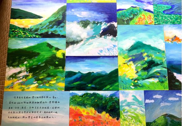 一組十二幅風景油畫作品展示，描繪山水、海浪、田野等自然景觀，色彩鮮豔運用綠、藍、黃、紅等色調，左下方有文字說明，展現藝術創作的多樣主題與風格。