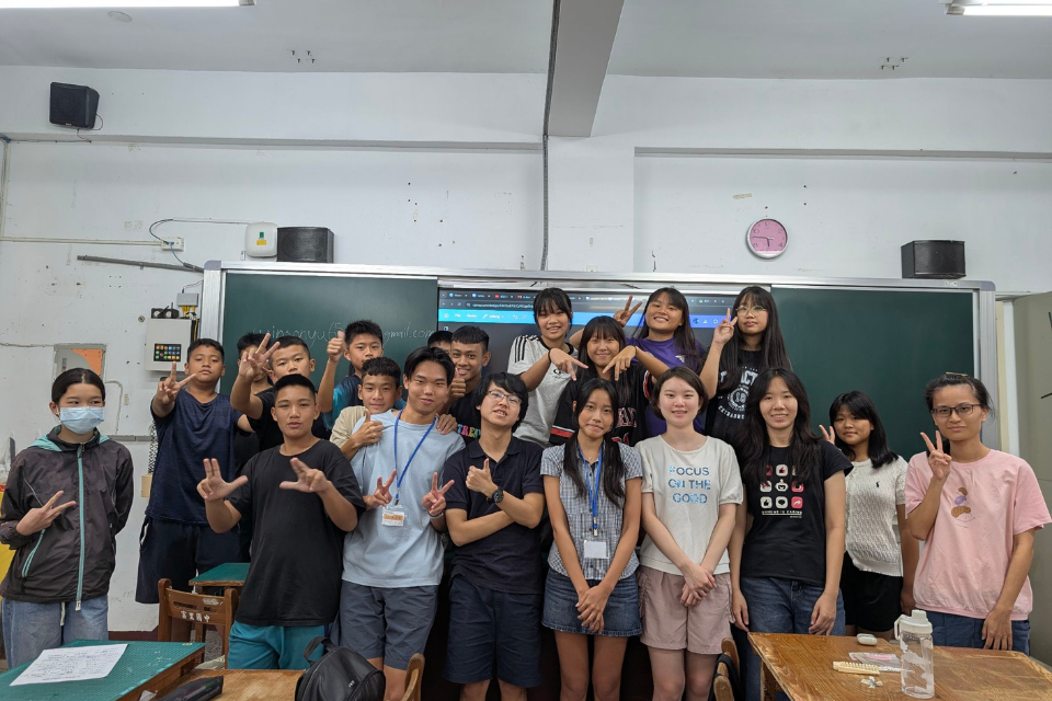 從AI思辨到自走車實作　富里國中暑期科技營玩中學